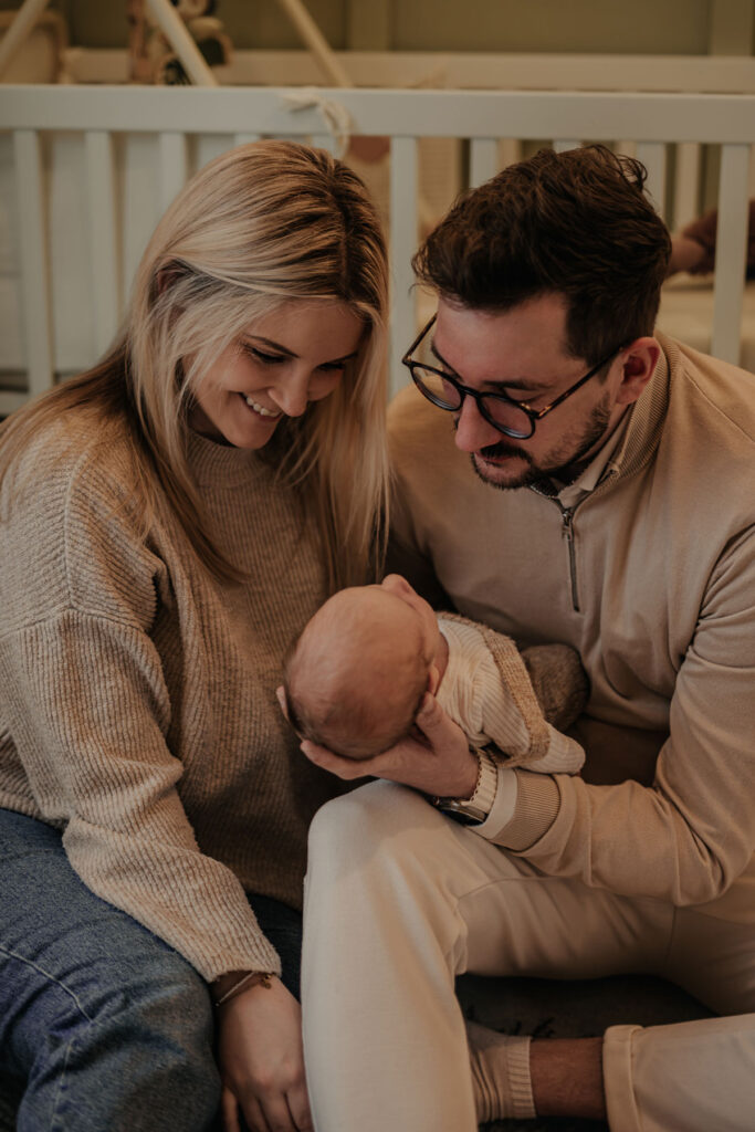 newborn-baby-fotografie-modern-zuhause